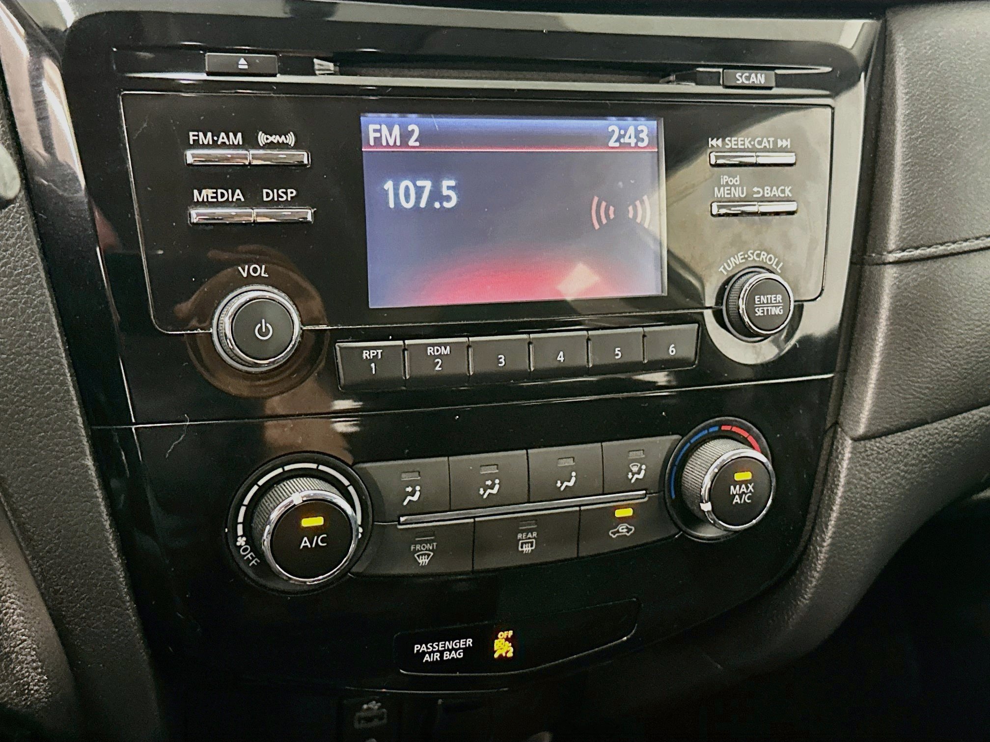 Used 2017 Nissan Rogue S AWD/4WD image 25