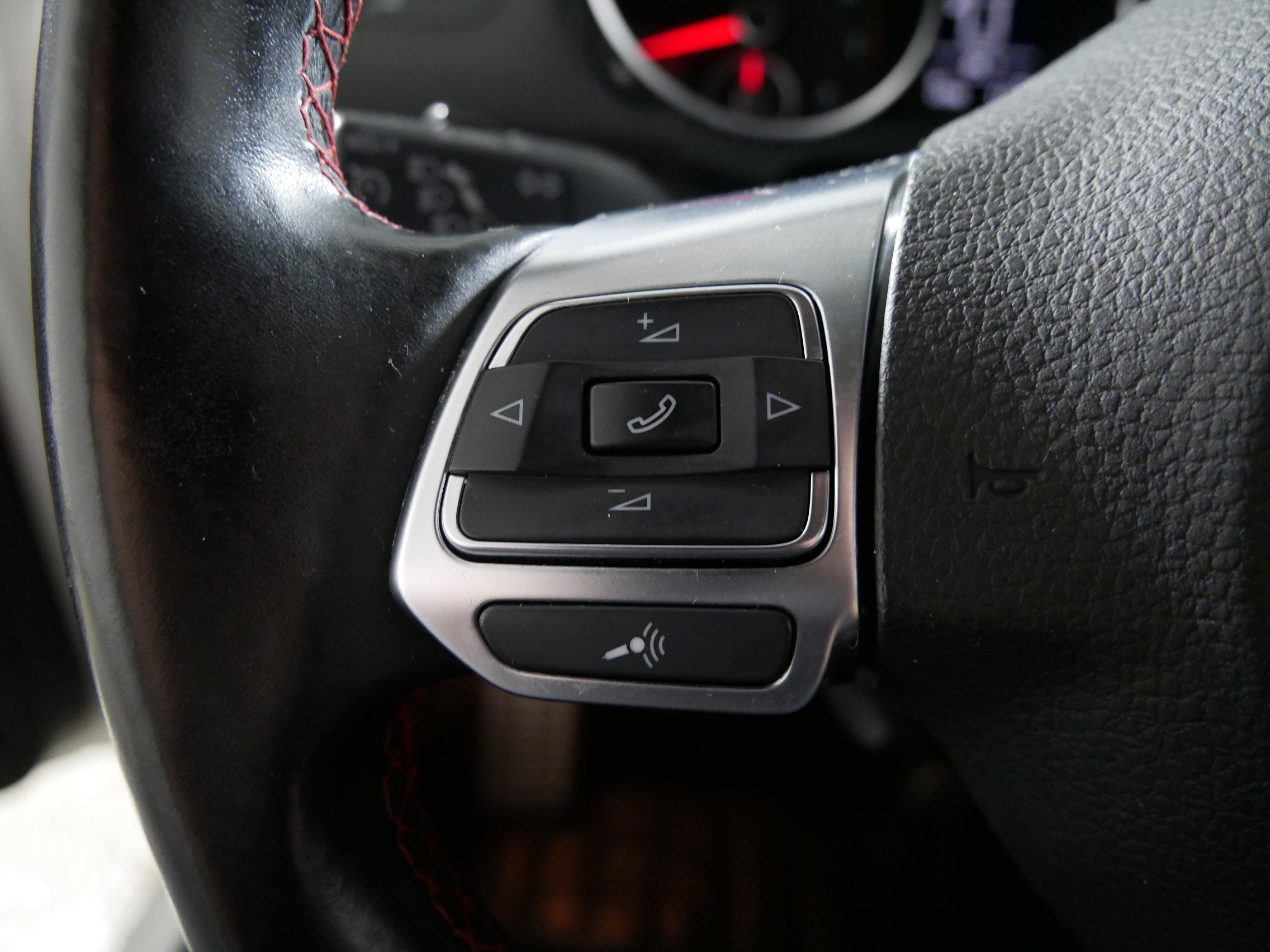 Used 2010 Volkswagen GTI 4-Door image 27