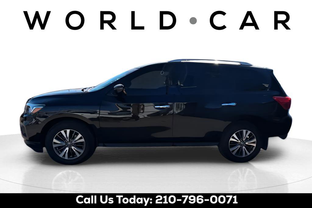 Used 2017 Nissan Pathfinder SV image 4