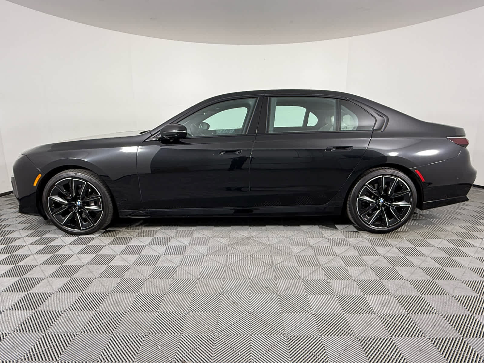 Certified 2023 BMW 740i RWD image 6