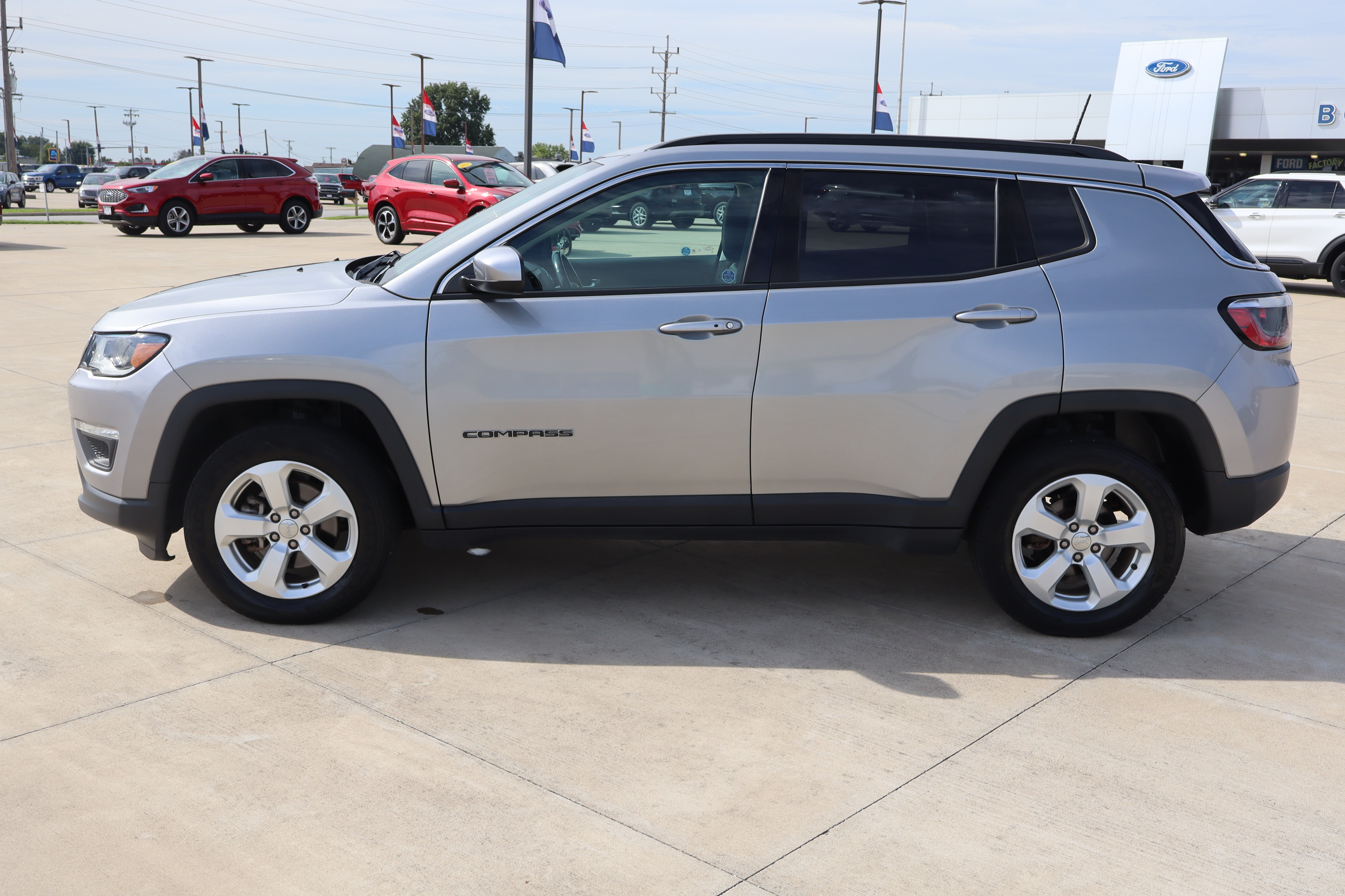 Used 2020 Jeep Compass Latitude w/ Cold Weather Group AWD/4WD image 8