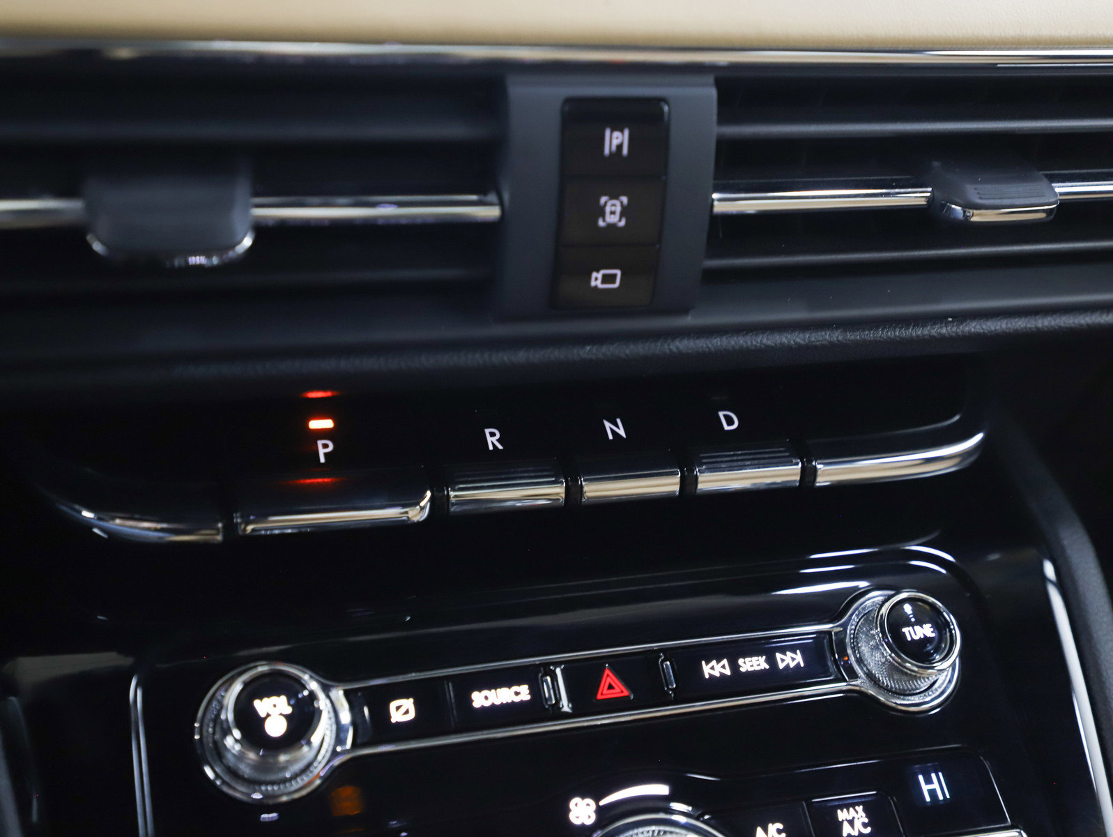 Used 2020 Lincoln Corsair Reserve image 24