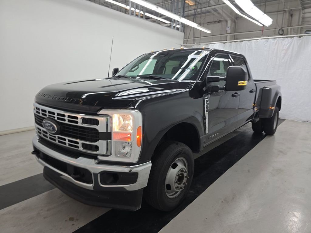 Used 2024 Ford F350 XLT image 3