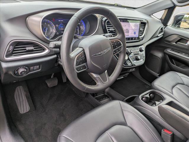 Used 2025 Chrysler Pacifica Select FWD image 10