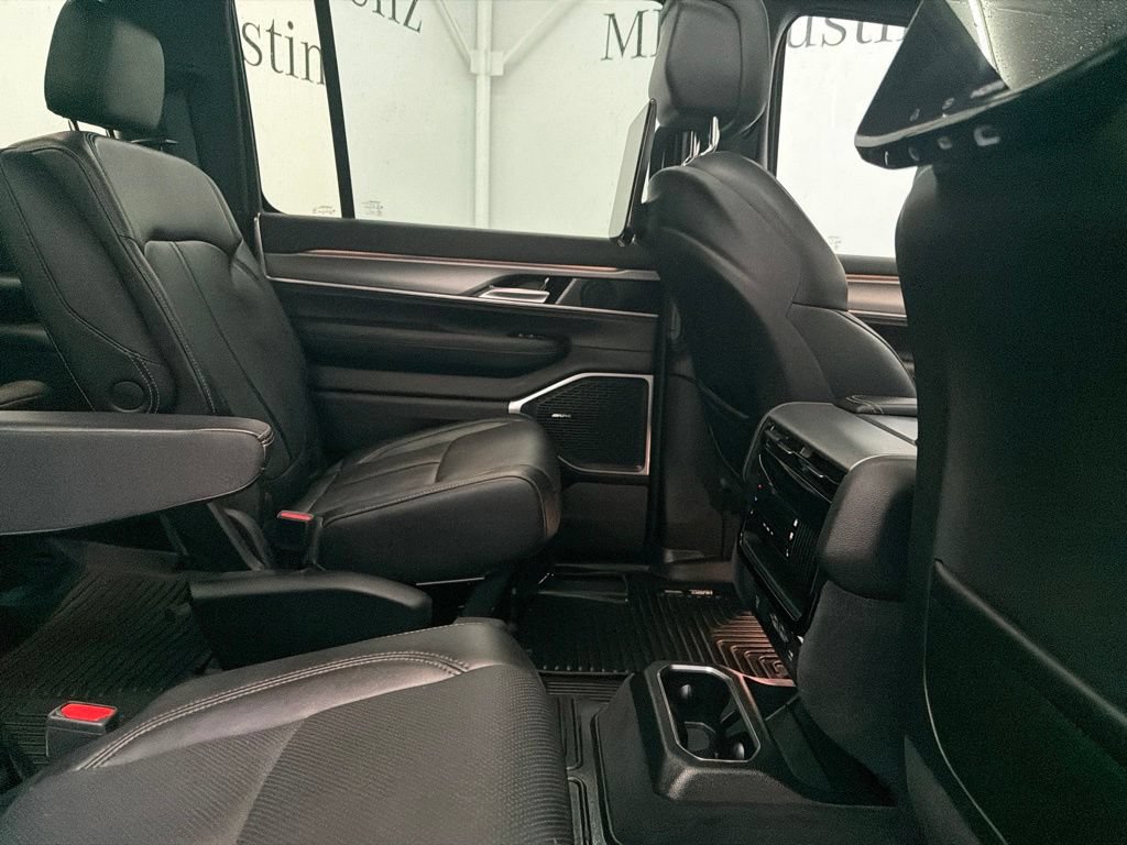Used 2023 Jeep Wagoneer Series II AWD/4WD image 27