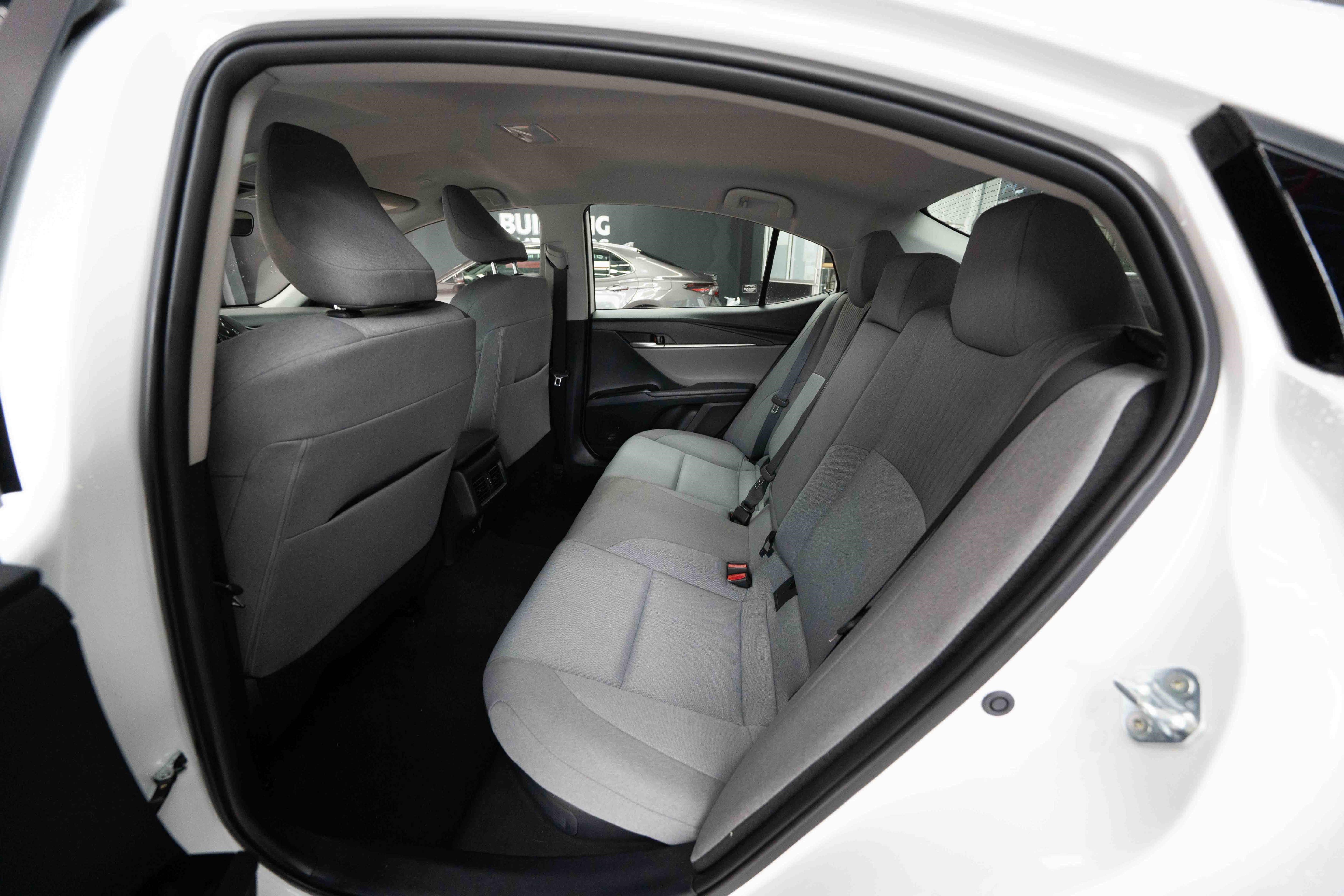 Used 2025 Toyota Camry LE w/ Convenience Package image 23