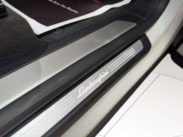 Used 2019 Lamborghini Urus image 70