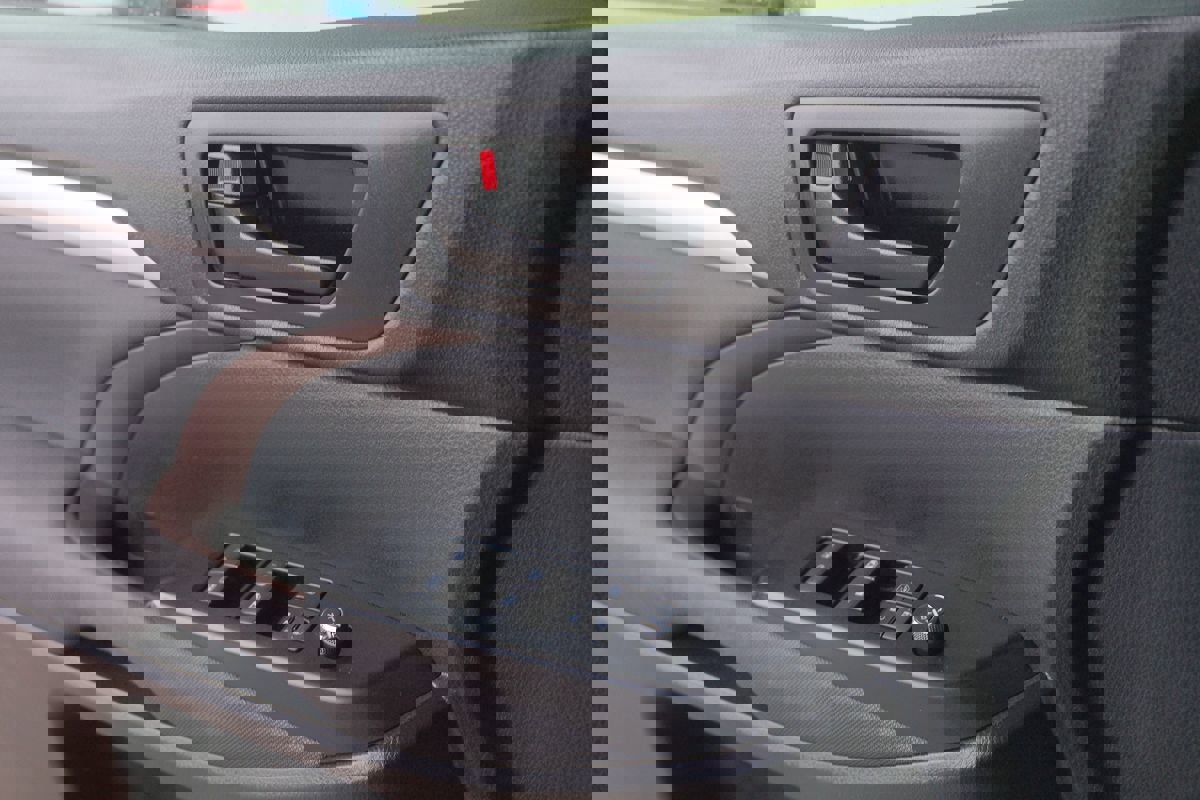 Used 2017 Toyota Highlander LE image 12