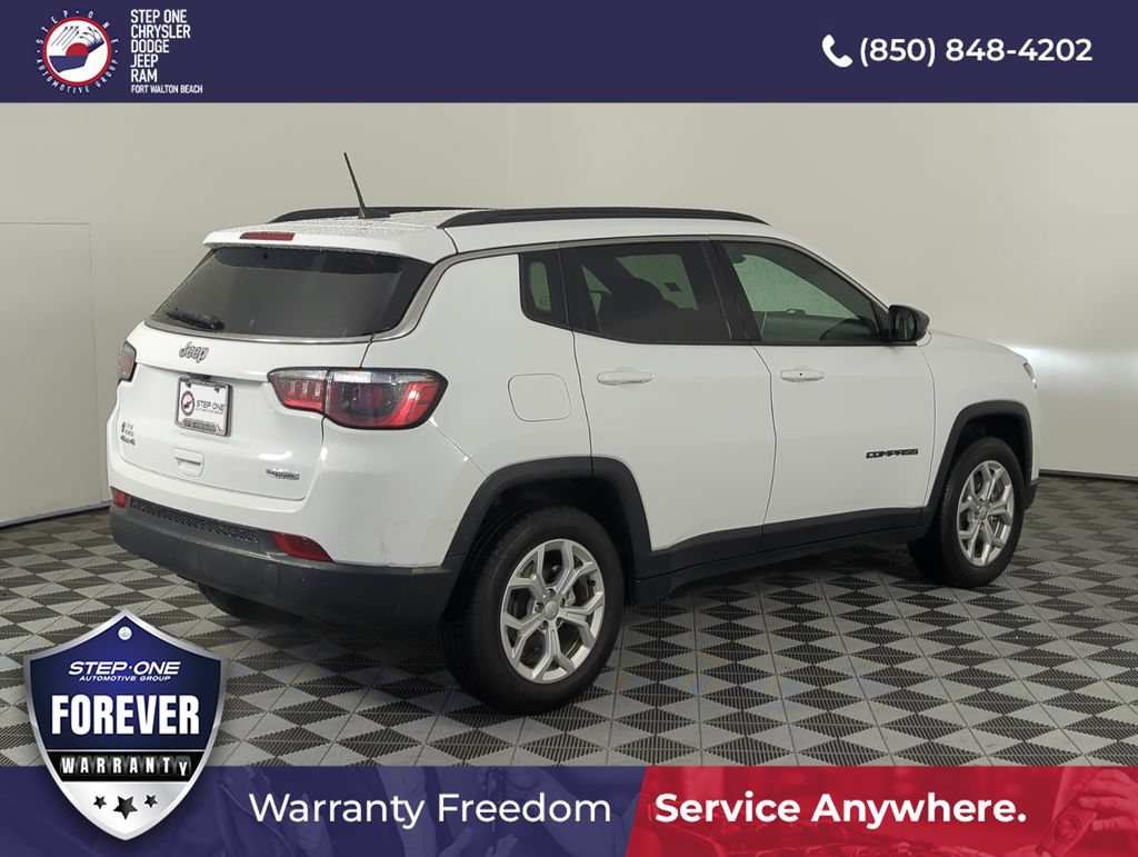 Used 2024 Jeep Compass Latitude AWD/4WD image 6