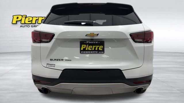 Used 2025 Chevrolet Blazer LT image 3