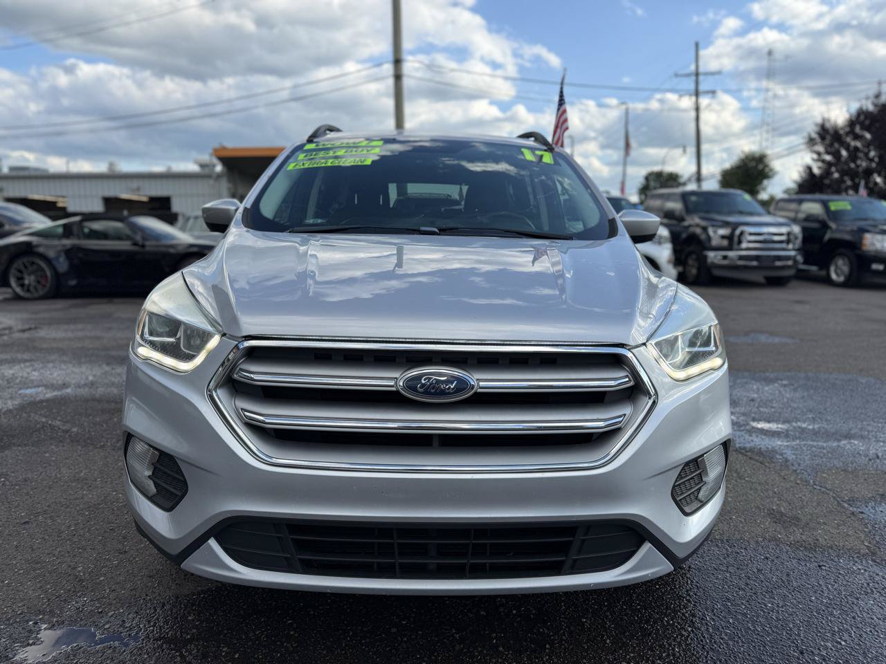 Used 2017 Ford Escape SE w/ SE Leather Comfort Package FWD image 3