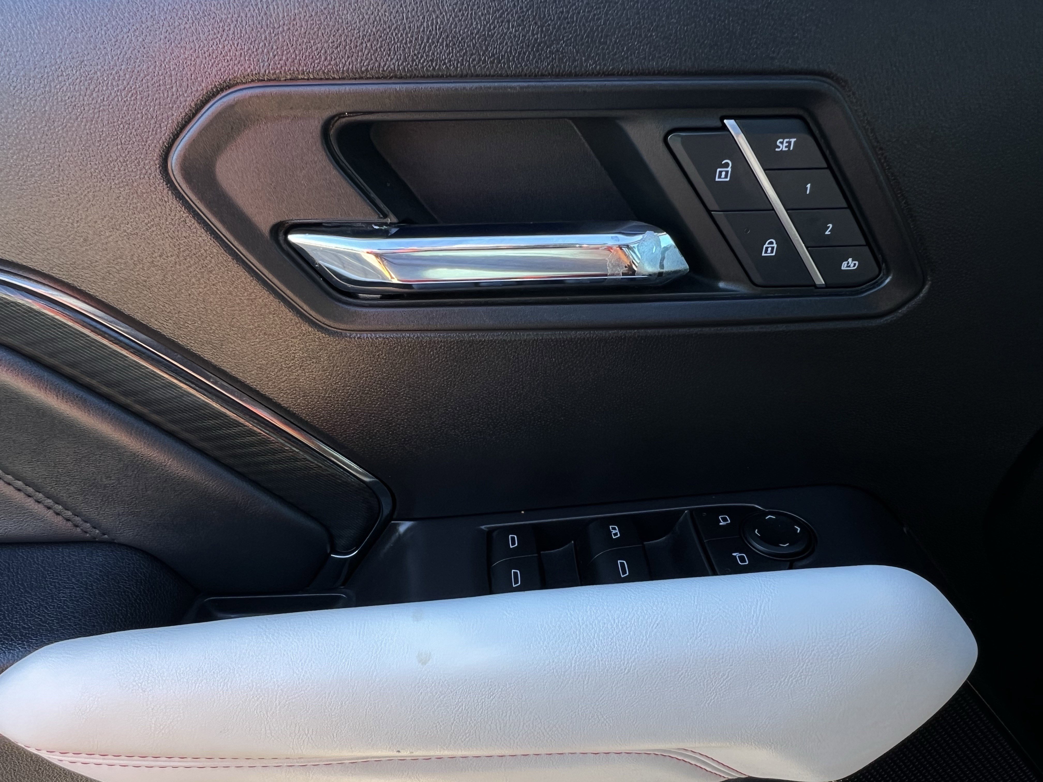 Used 2023 GMC Canyon AT4X image 26