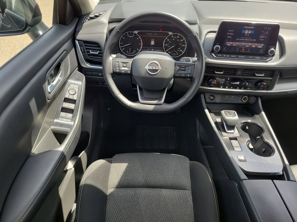 Used 2025 Nissan Rogue SV FWD image 11