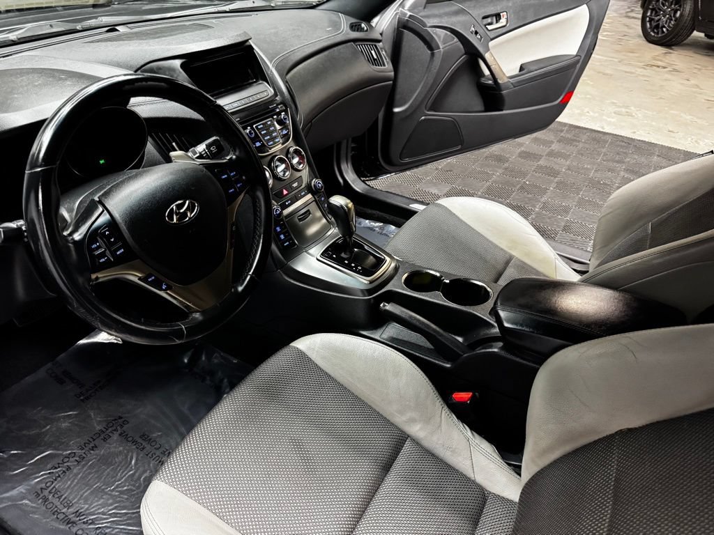 Used 2016 Hyundai Genesis 3.8 RWD image 32