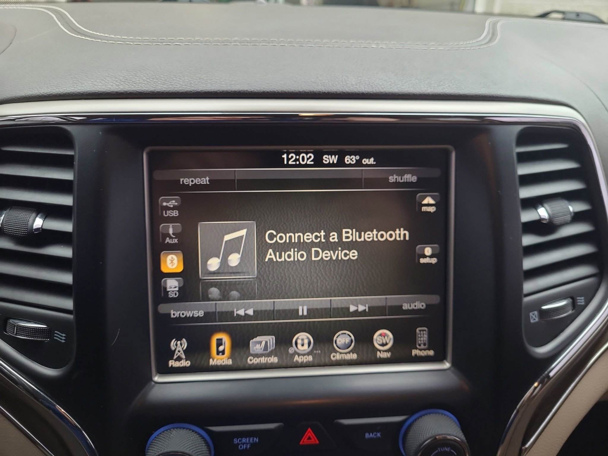 Used 2015 Jeep Grand Cherokee Overland w/ Advanced Technology Group image 18