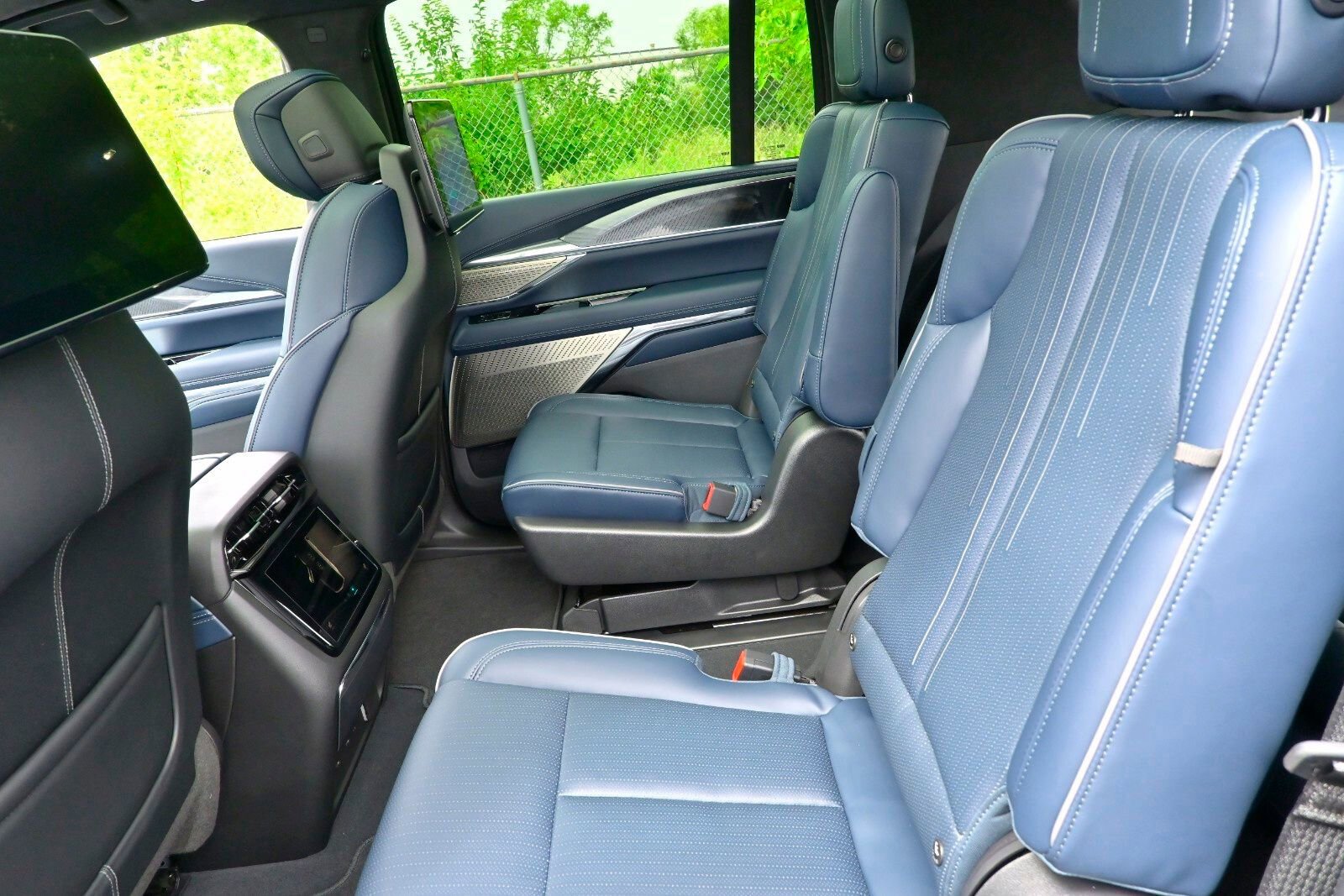 New 2026 Cadillac Escalade IQL Sport 2 image 33