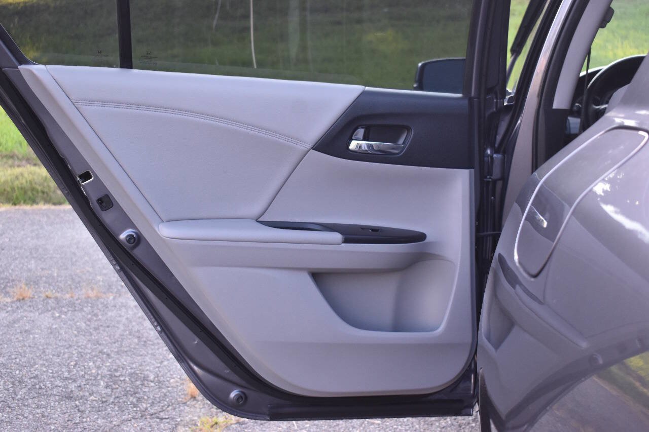 Used 2017 Honda Accord EX-L image 10