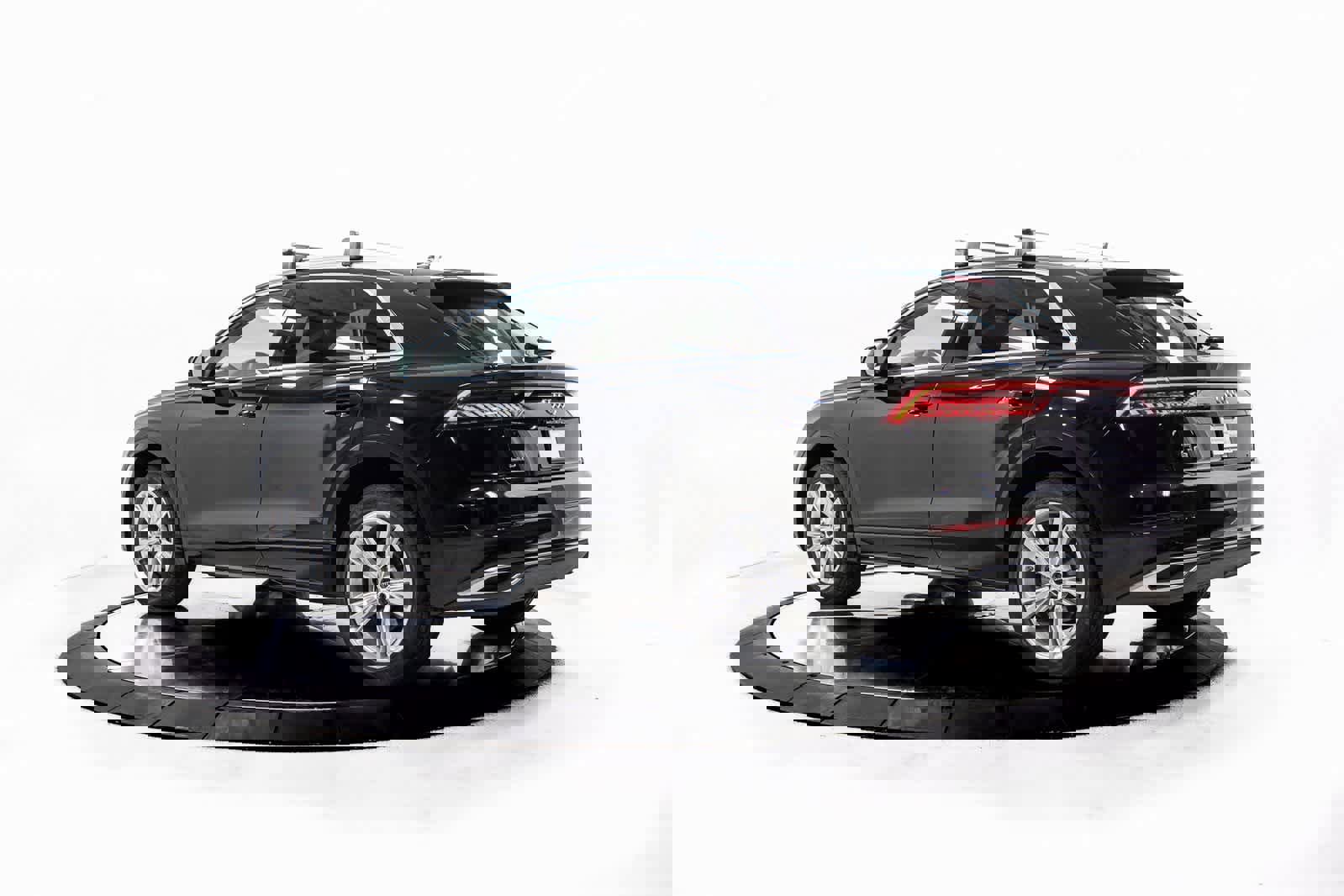 Used 2022 Audi Q8 Premium Plus image 3