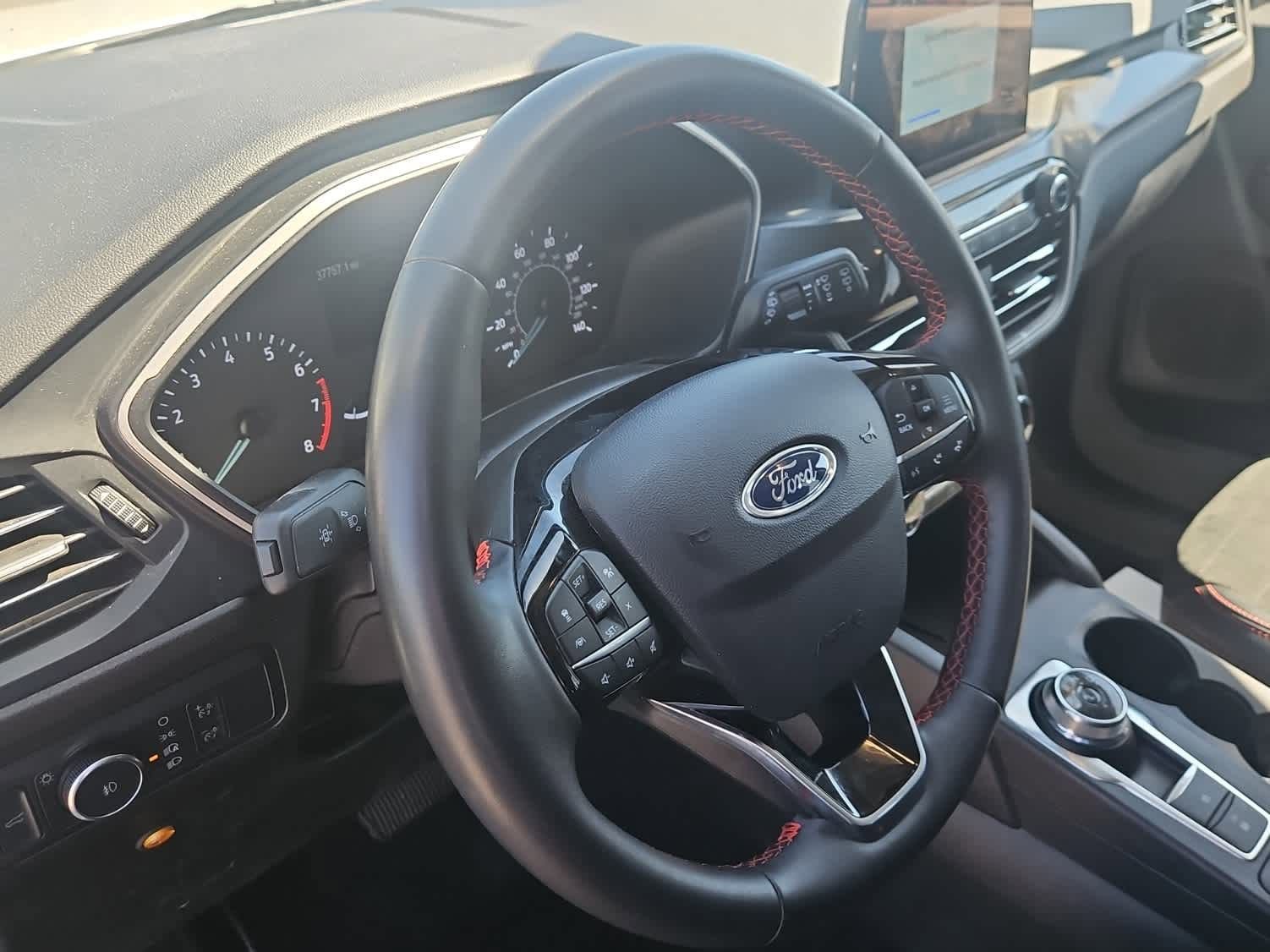 Used 2022 Ford Escape SEL w/ SEL Stealth AWD Package image 2