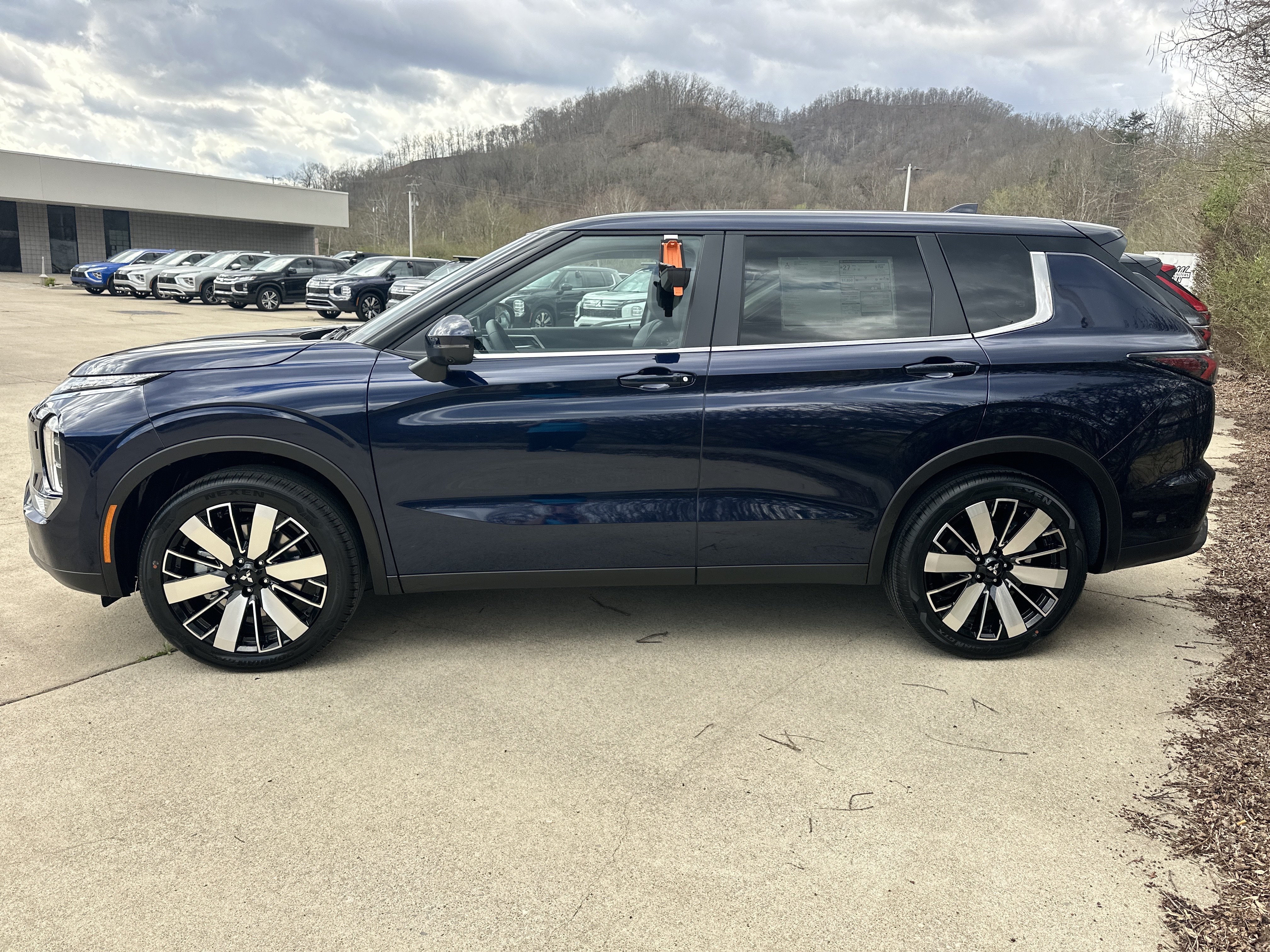 New 2026 Mitsubishi Outlander SE AWD/4WD image 5