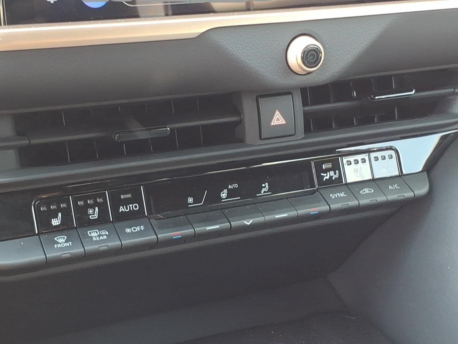 Used 2025 Toyota Crown Signia AWD/4WD image 19