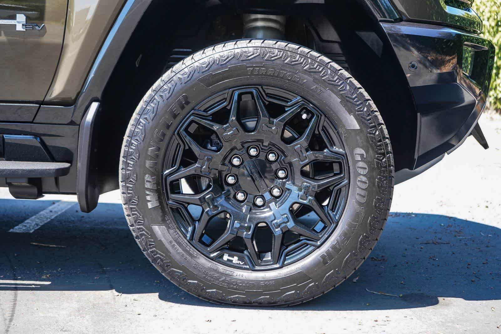 Used 2025 GMC Hummer EV 2X AWD/4WD image 9