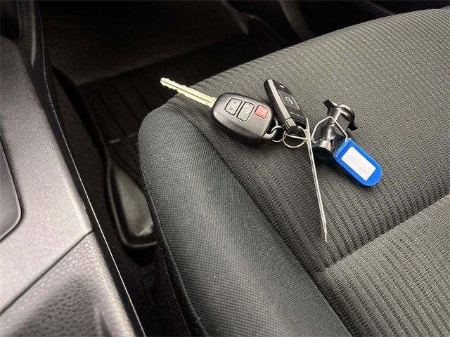 Used 2018 Toyota RAV4 LE image 23