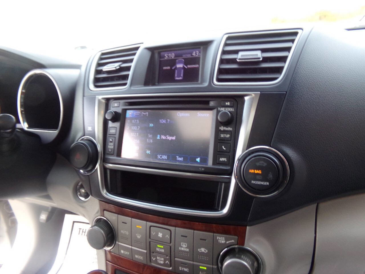 Used 2013 Toyota Highlander Limited FWD image 49