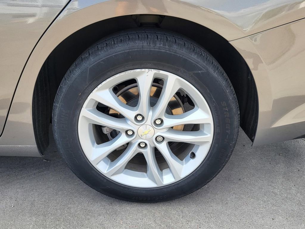 Used 2018 Chevrolet Malibu LT image 30