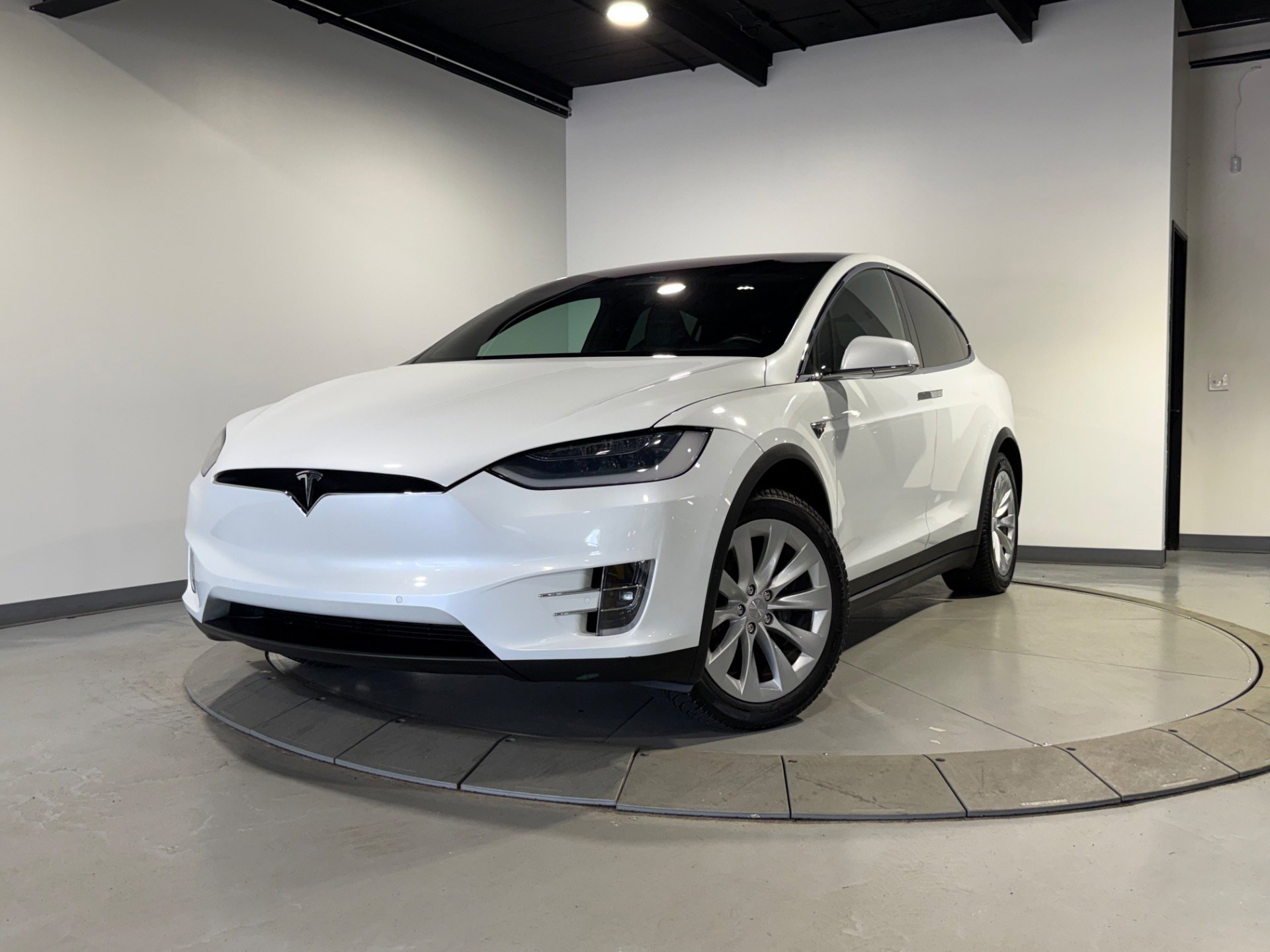 Used 2019 Tesla Model X Long Range image 2