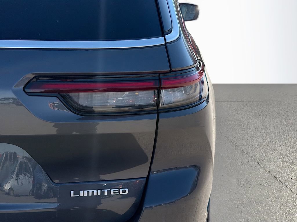 Used 2024 Jeep Grand Cherokee L Limited w/ Luxury Tech Group II image 12