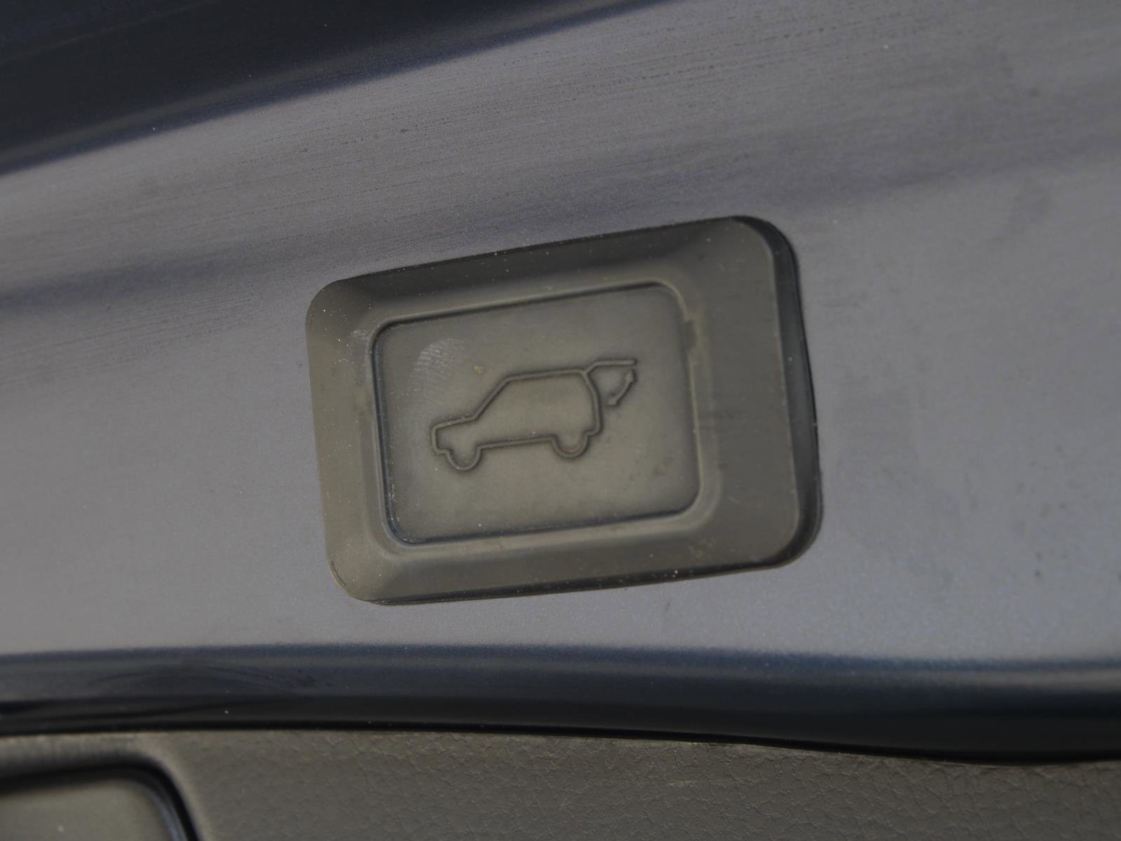 Used 2021 Toyota RAV4 XLE Premium image 10