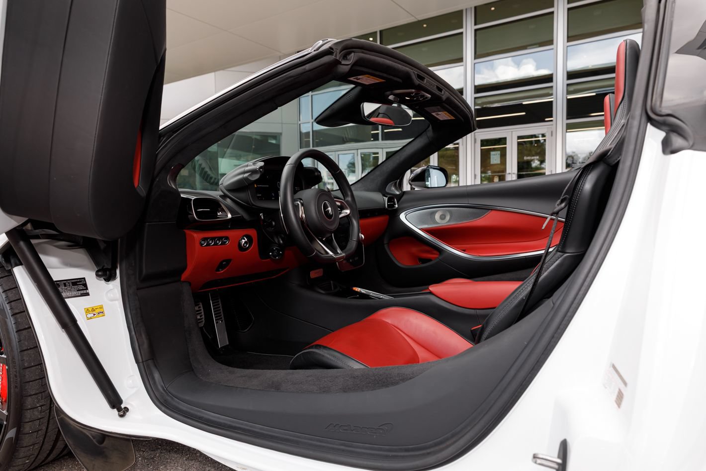 Used 2025 McLaren Artura Spider RWD image 50