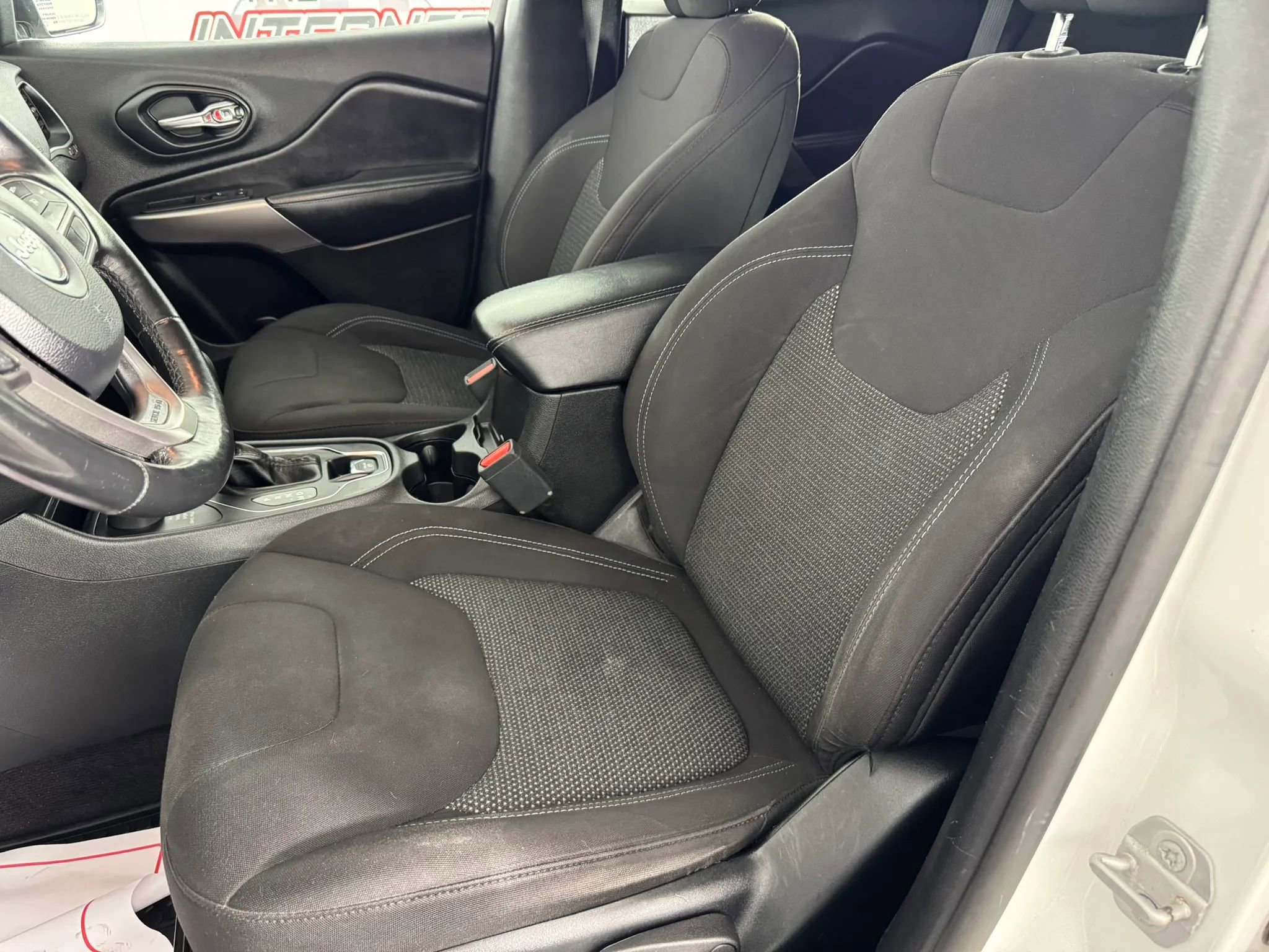 Used 2019 Jeep Cherokee Latitude w/ Cold Weather Group AWD/4WD image 31