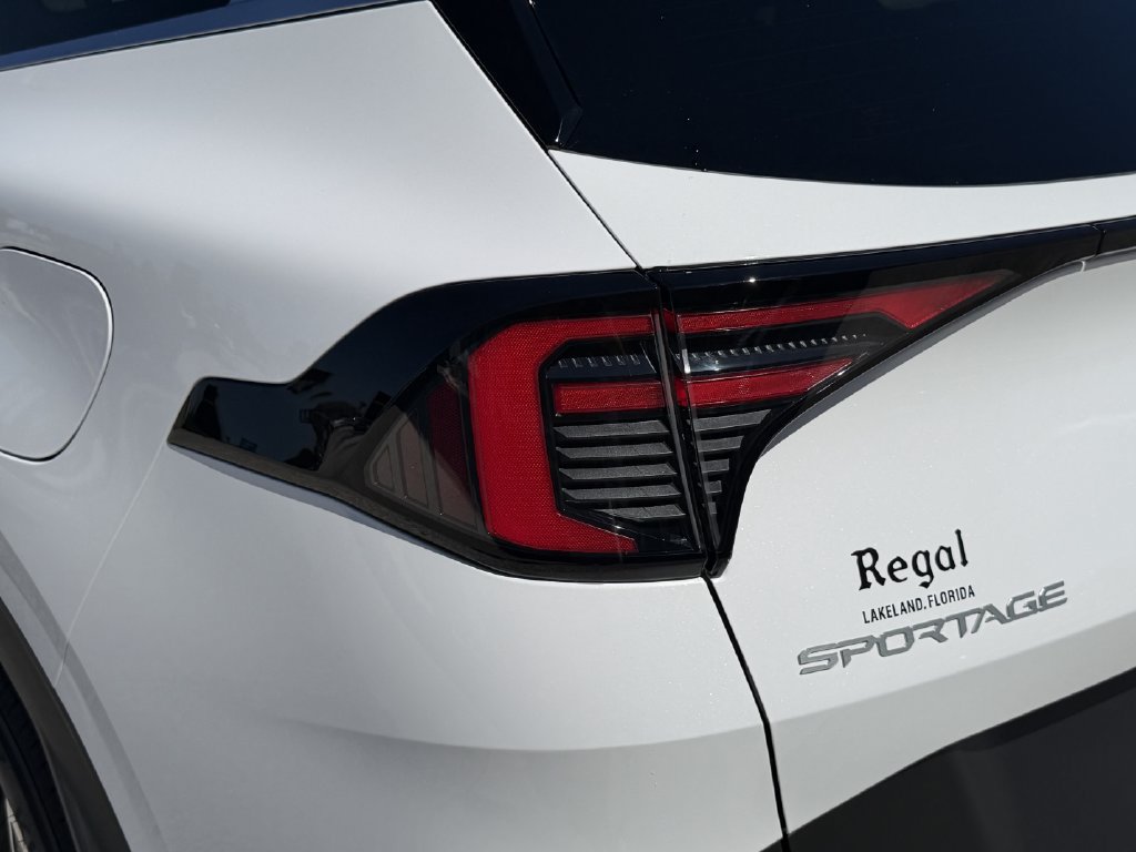 New 2027 Kia Sportage LX FWD image 9