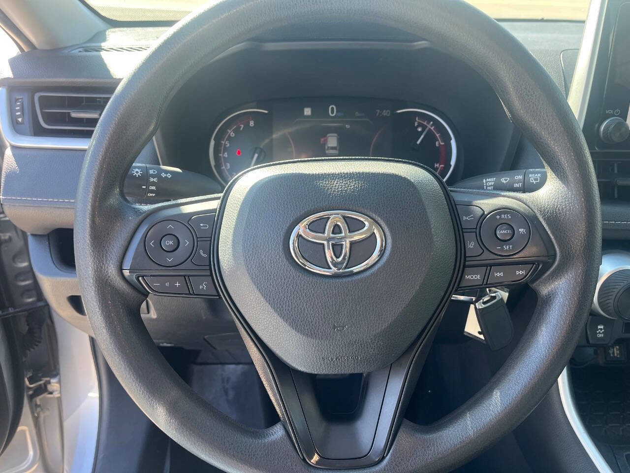 Used 2023 Toyota RAV4 LE image 17