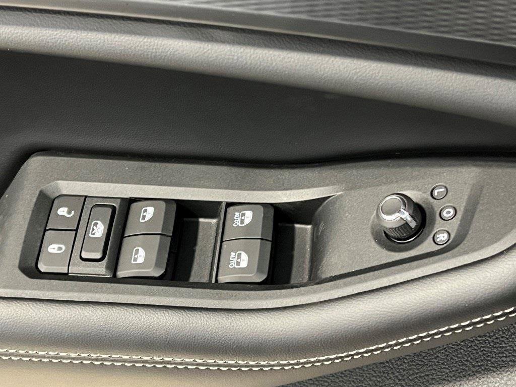 New 2025 Jeep Grand Cherokee L Altitude image 26