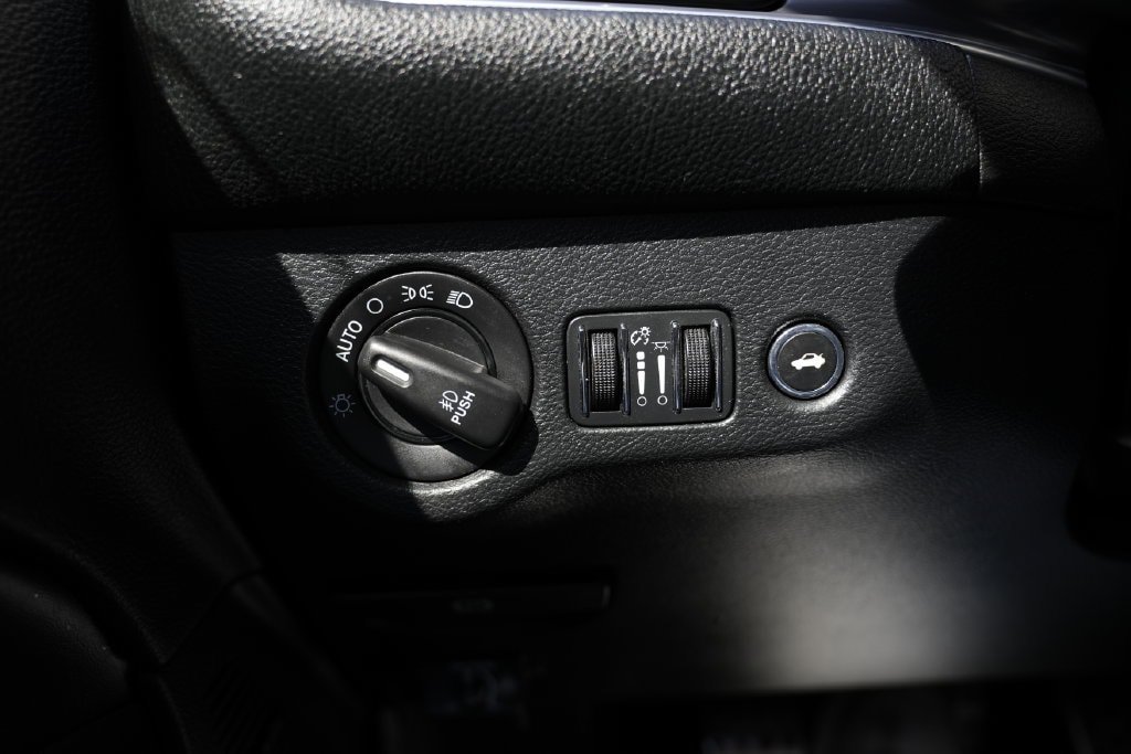 Used 2016 Dodge Challenger R/T Plus RWD image 40