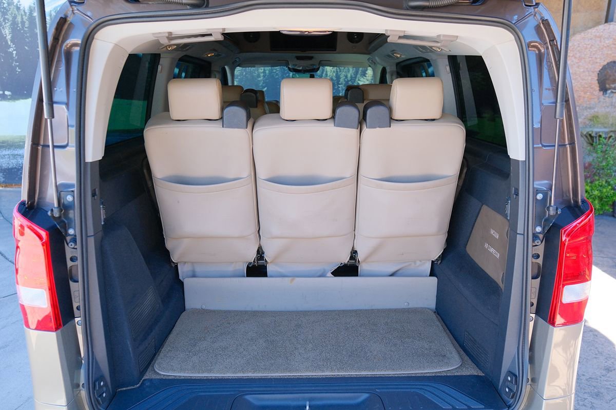 Used 2018 Mercedes-Benz Metris Passenger image 33