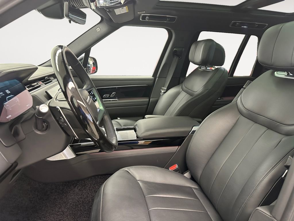Used 2025 Land Rover Range Rover Autobiography image 9
