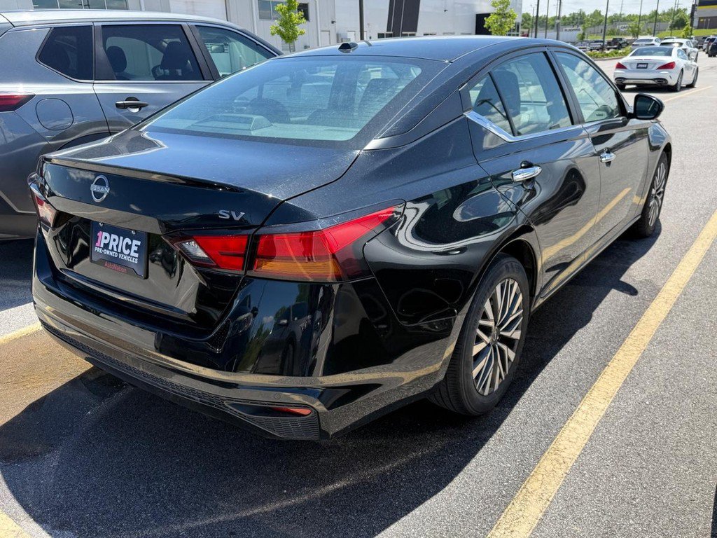 Used 2024 Nissan Altima 2.5 SV FWD image 6