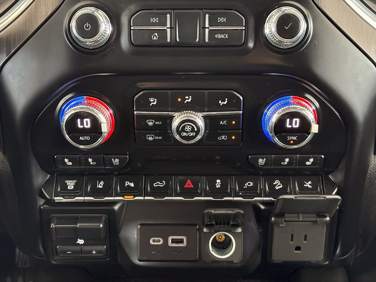 Used 2022 GMC Sierra 2500 AT4 w/ AT4 Premium Plus Package AWD/4WD image 28