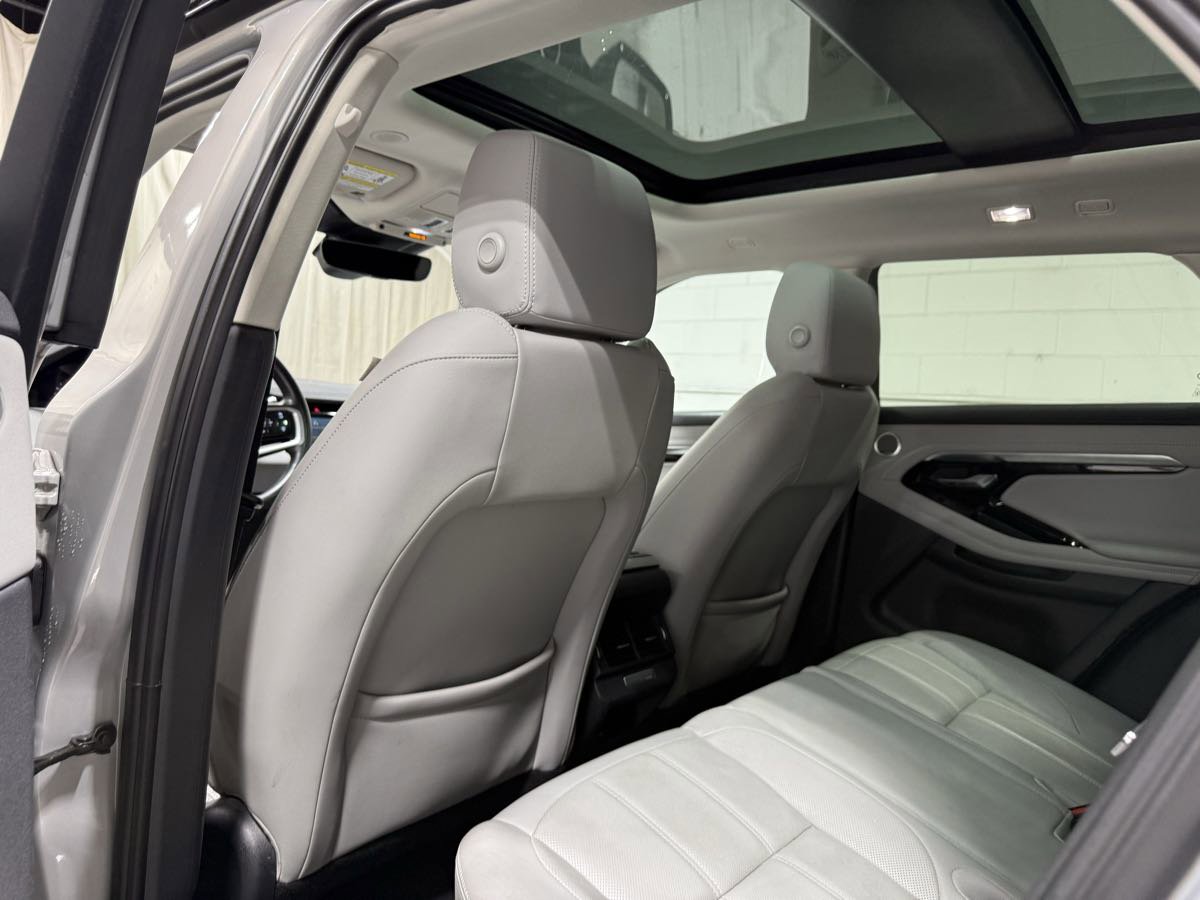 Used 2022 Land Rover Range Rover Evoque SE image 17