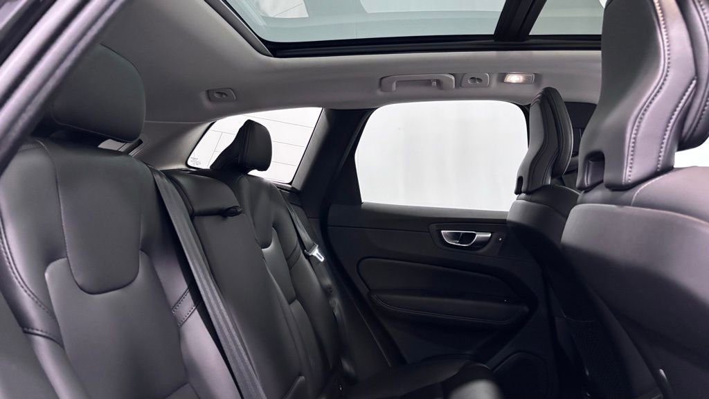 Certified 2025 Volvo XC60 B5 Core AWD/4WD image 25