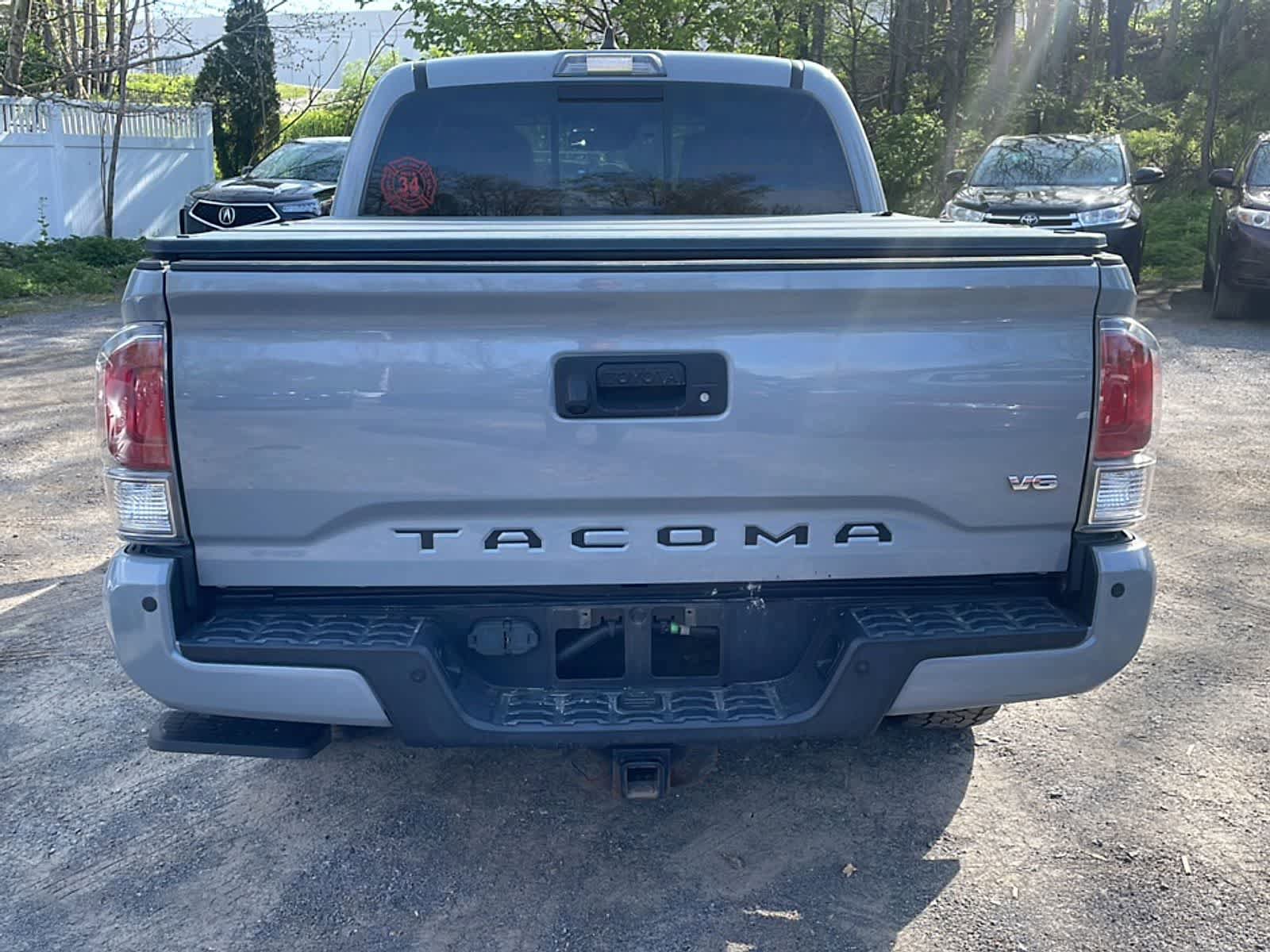 Used 2020 Toyota Tacoma TRD Sport w/ TRD Premium Sport Package AWD/4WD image 9