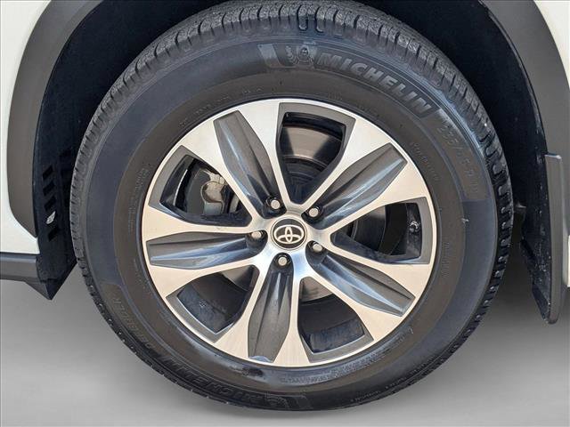 Used 2020 Toyota Highlander XLE image 21
