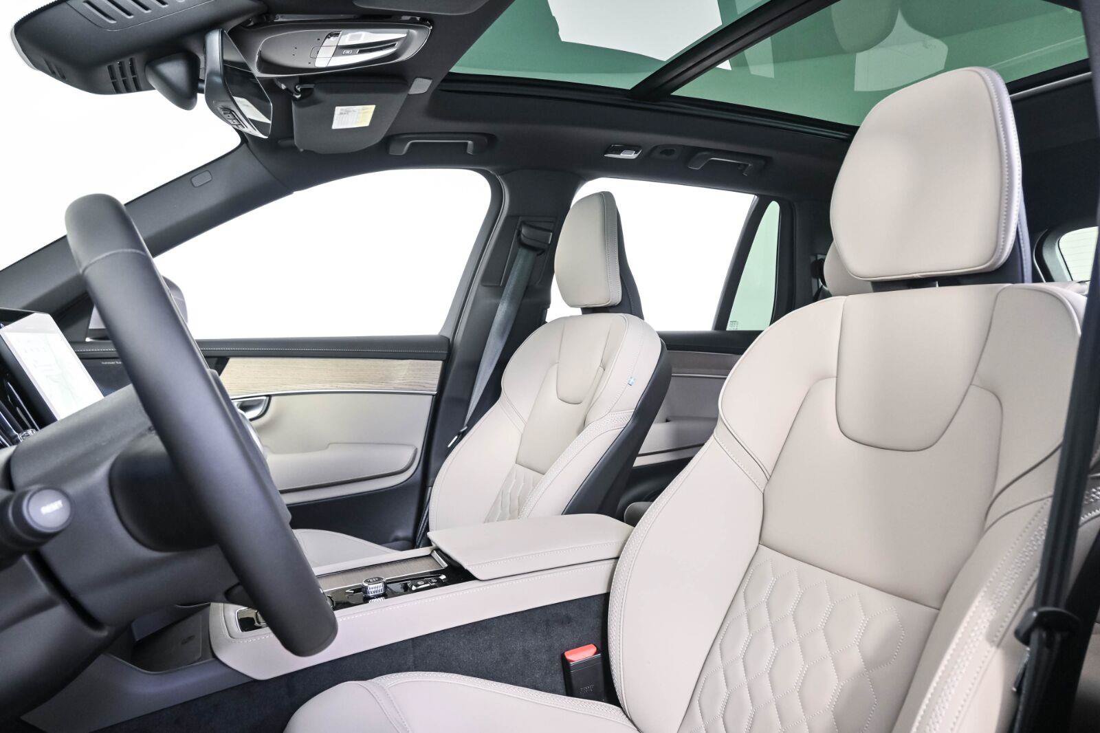 New 2026 Volvo XC90 B6 Plus w/ Protection Package Premier AWD/4WD image 5