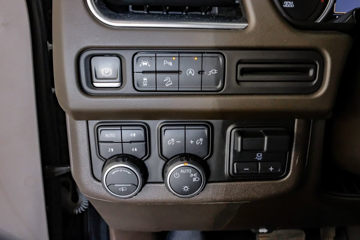 Used 2021 Chevrolet Suburban Z71 w/ Z71 Off-Road Package AWD/4WD image 26