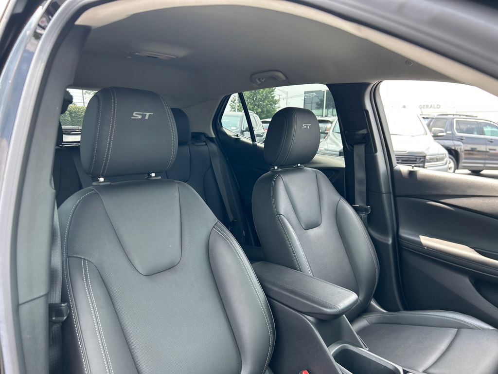 Certified 2024 Buick Encore GX Sport Touring FWD image 32
