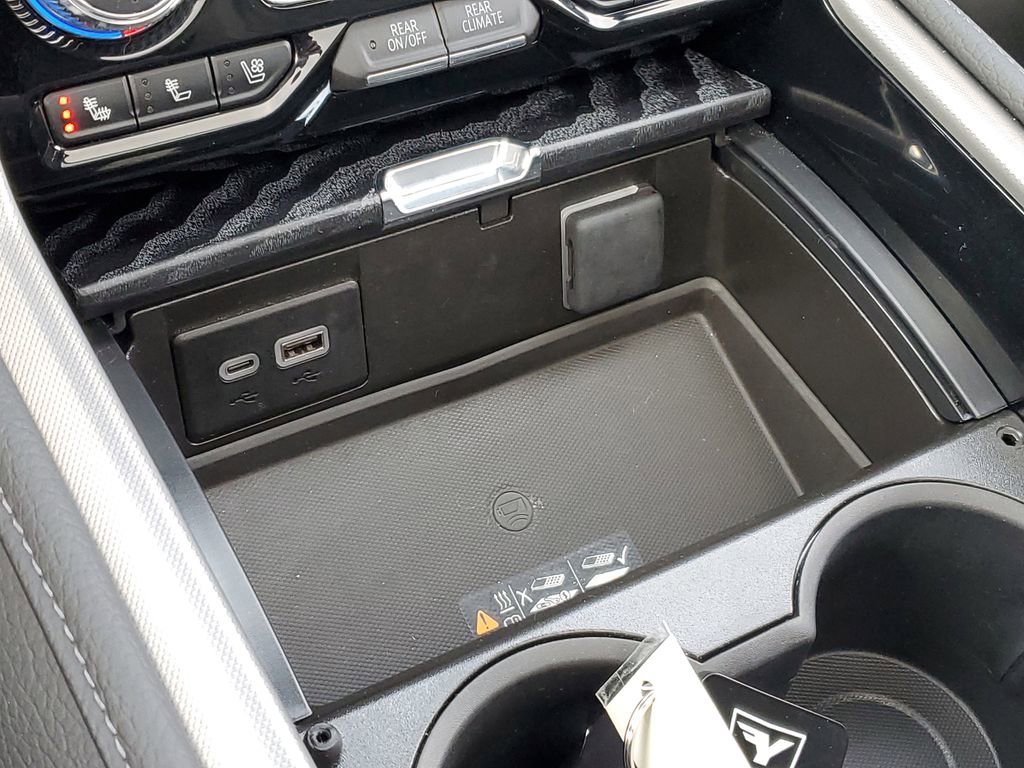 Used 2024 GMC Yukon Denali image 23